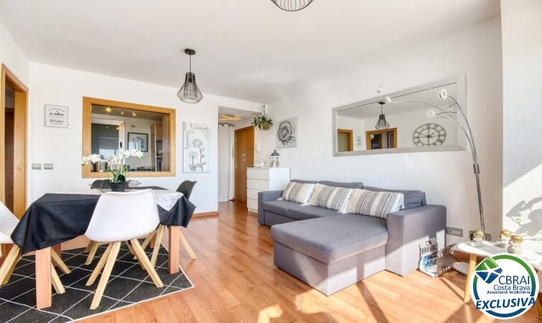 Sala d'estar de Apartament en venda en Empuriabrava amb Calefacció i Moblat