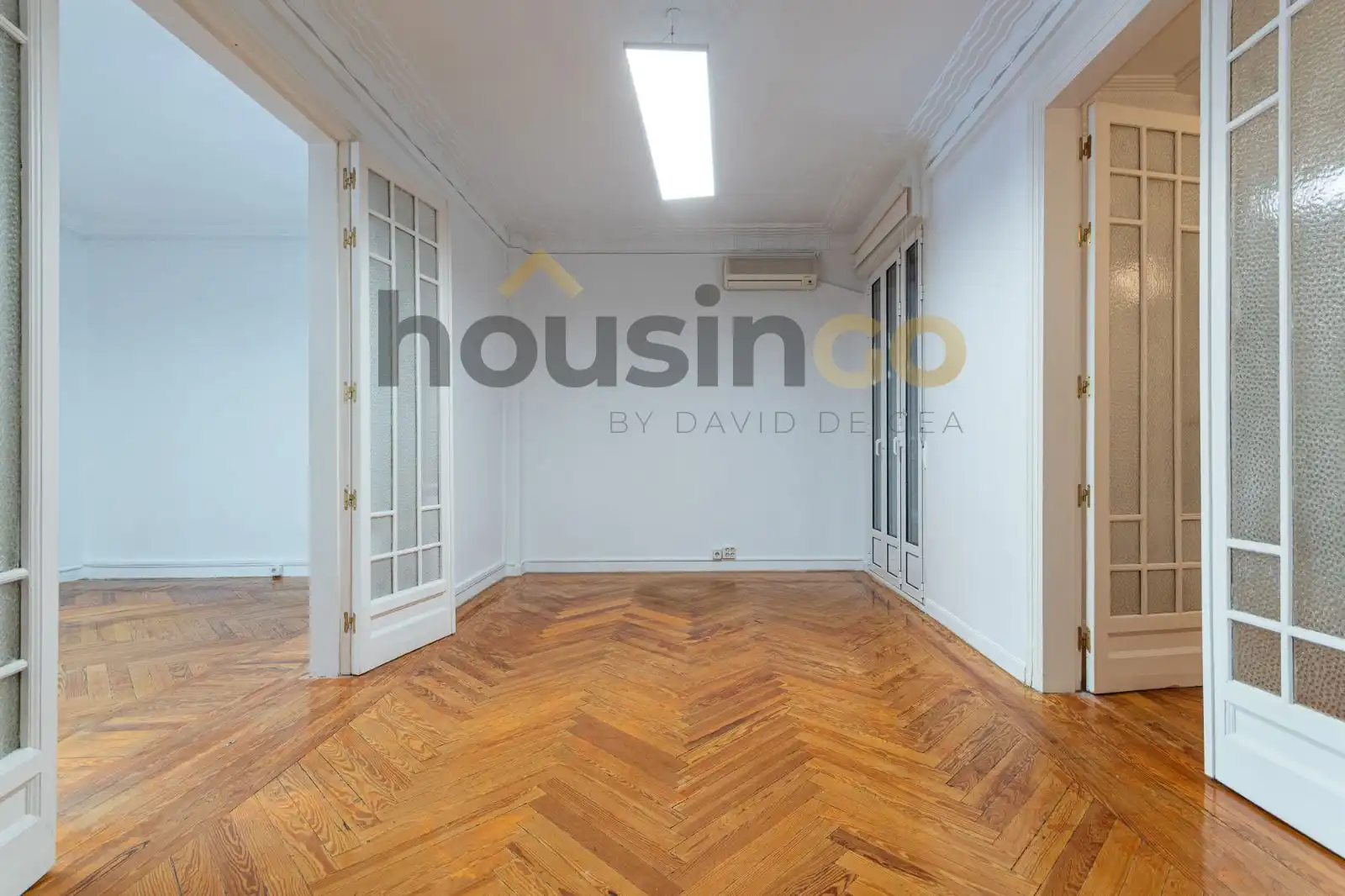 Living room of Office for rent in Madrid  with Air Conditioner, Heating and Balcony
