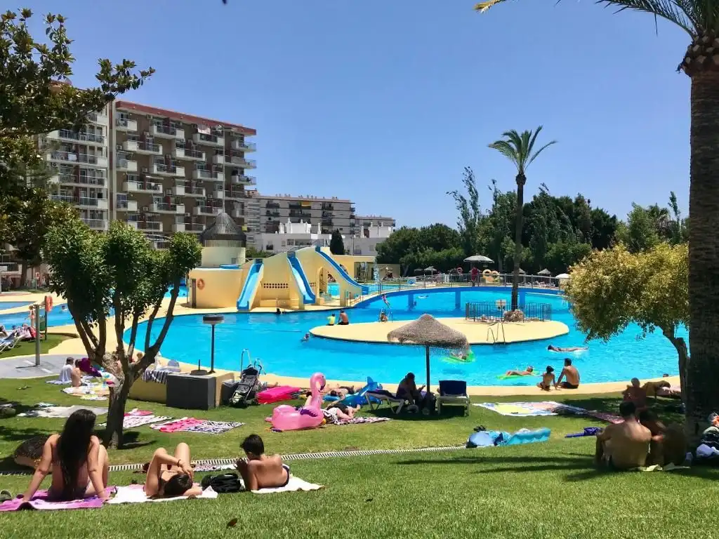 Schwimmbecken von Wohnung zum Verkauf in Benalmádena mit Klimaanlage und Balkon