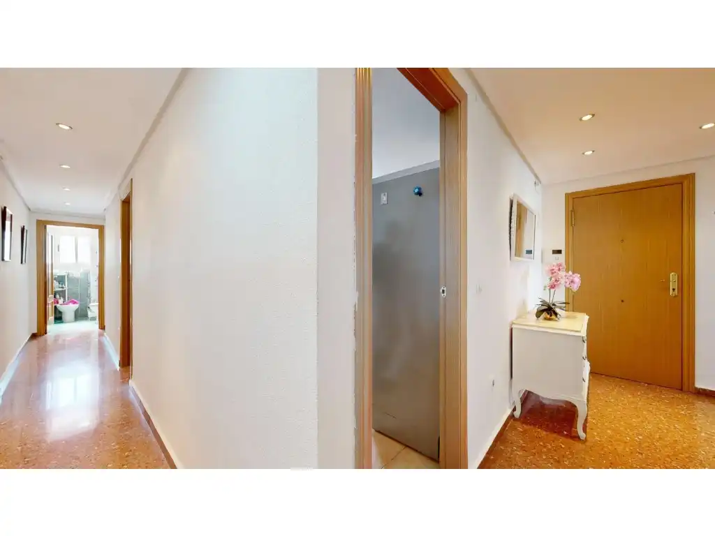 Flat for sale in Torrent  with Air Conditioner and Balcony