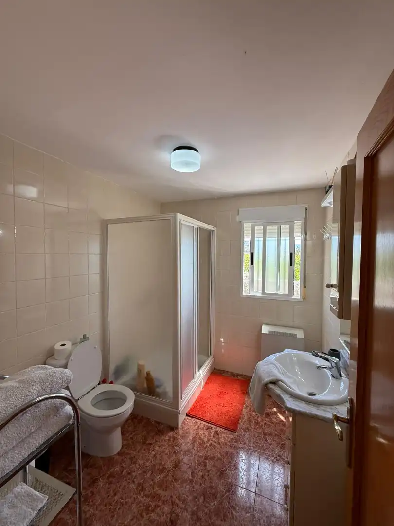 Baño de Casa o chalet de alquiler en Salobreña con Calefacción, Jardín privado y Terraza