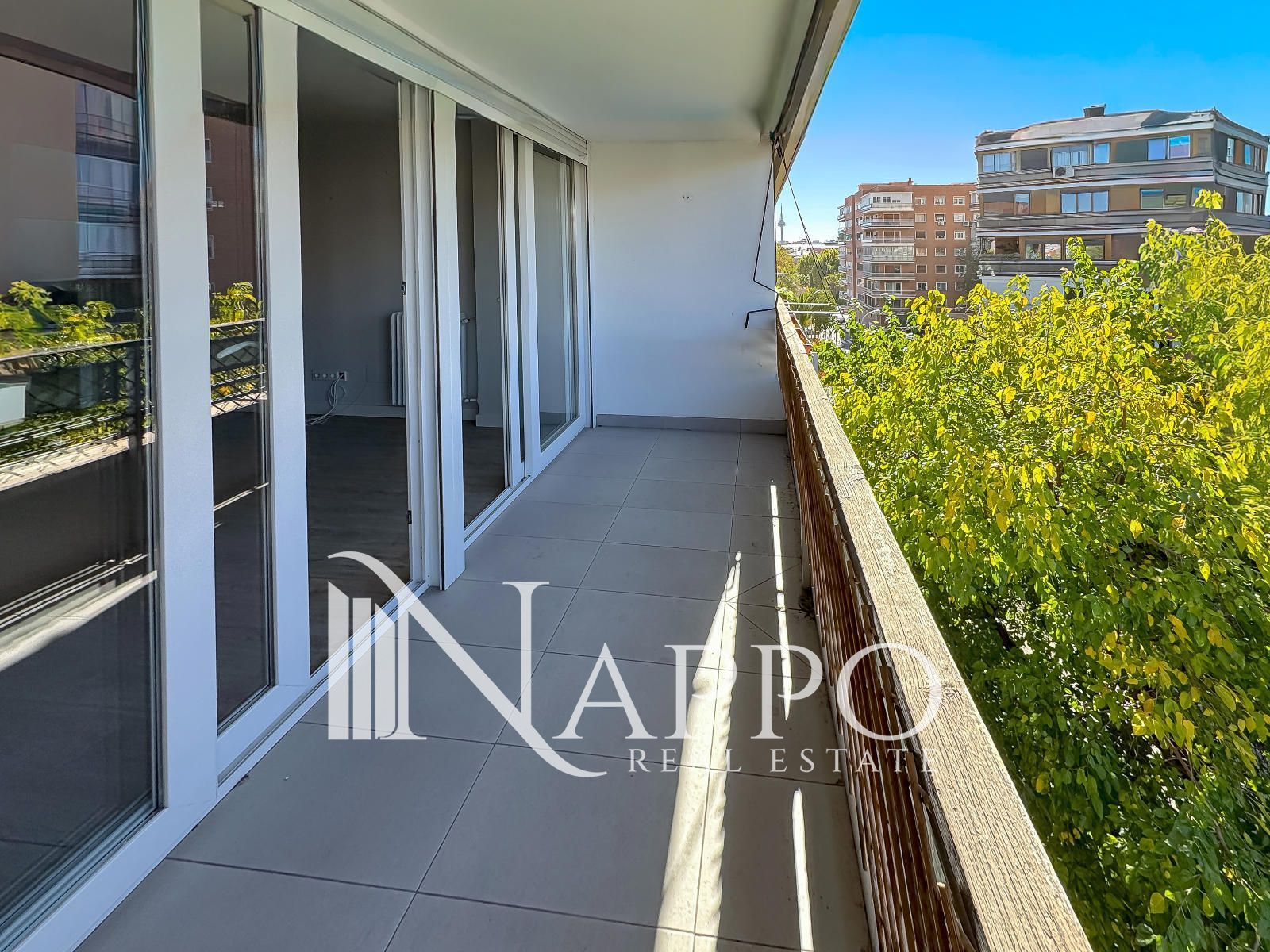 Balcony of Flat to rent in  Madrid Capital  with Air Conditioner, Heating and Oven
