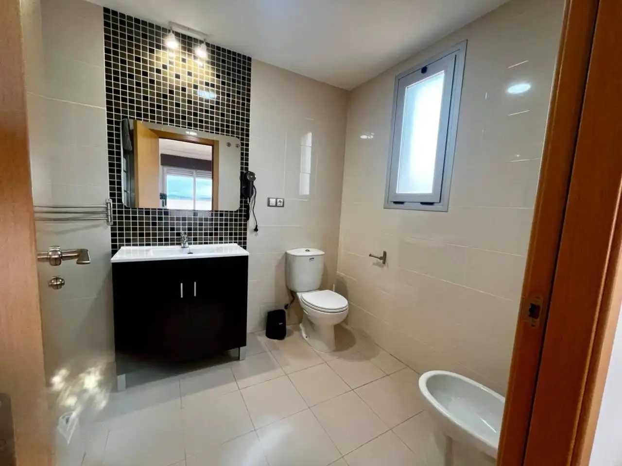 Badezimmer von Dachboden zum Verkauf in San Jorge / Sant Jordi mit Klimaanlage, Heizung und Terrasse