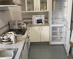 Cuina de Pis de lloguer en  Sevilla Capital amb Aire condicionat, Calefacció i Jardí privat