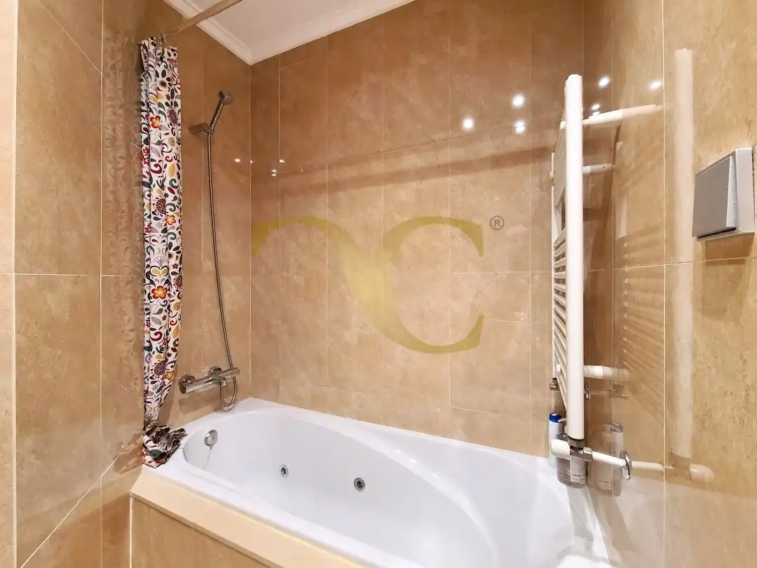 Bany de Apartament en venda en Gijón  amb Calefacció, Moblat i Balcó