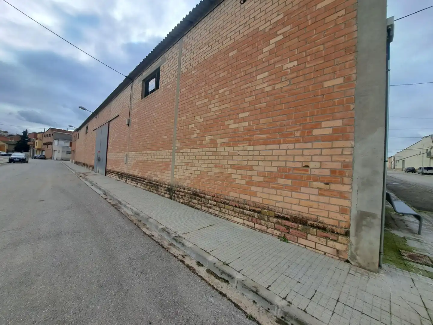 Vista exterior de Nave industrial de alquiler en Torregrossa