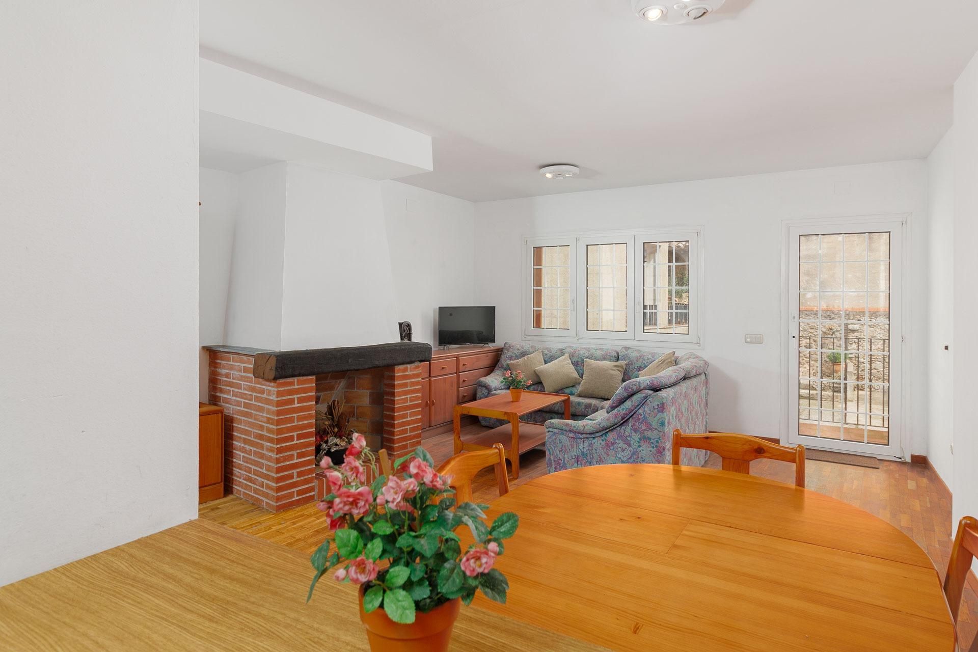 Living room of Single-family semi-detached for sale in Maçanet de Cabrenys  with Heating, Private garden and Parquet flooring