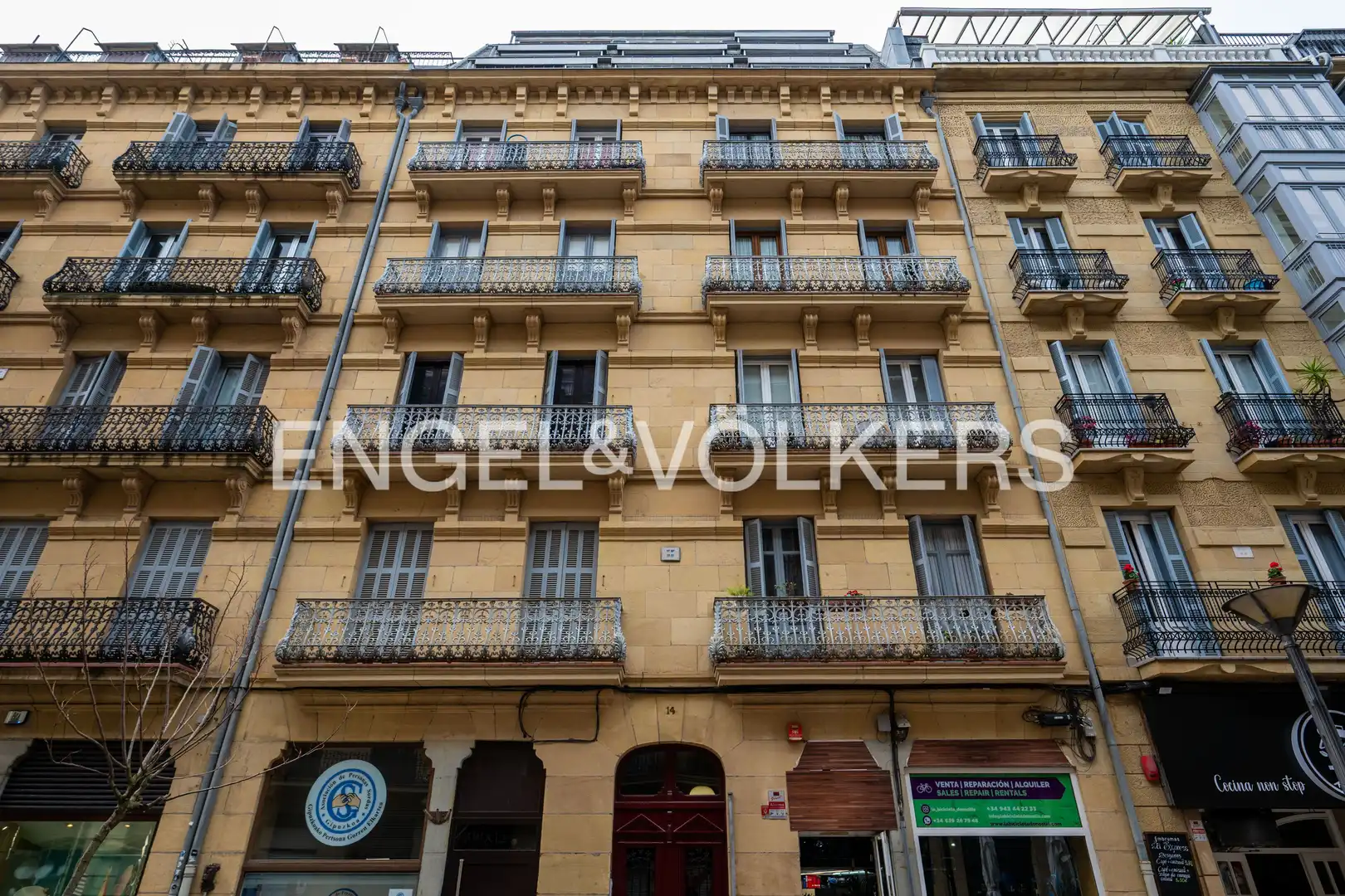 Außenansicht von Maisonette zum Verkauf in Donostia - San Sebastián  mit Heizung