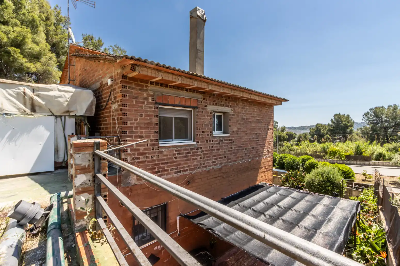 Vista exterior de Casa o xalet en venda en Viladecavalls amb Jardí privat i Moblat