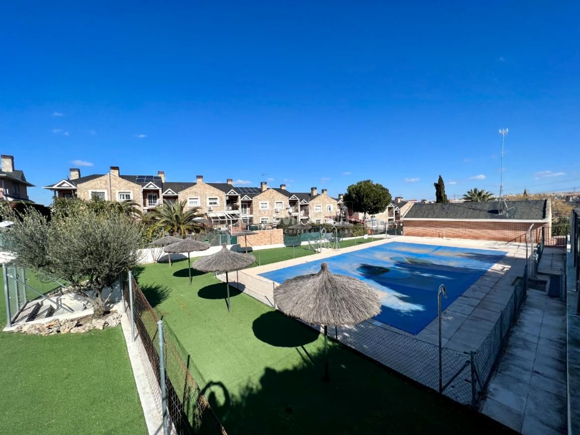 Exterior view of Single-family semi-detached for sale in Arroyomolinos (Madrid)  with Heating, Private garden and Community pool