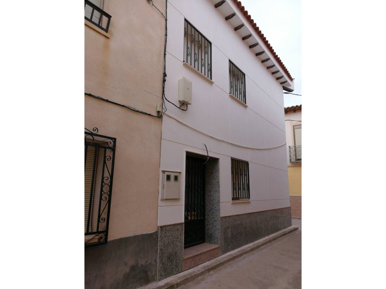 Exterior view of Flat to rent in Dosbarrios  with Heating and Furnished