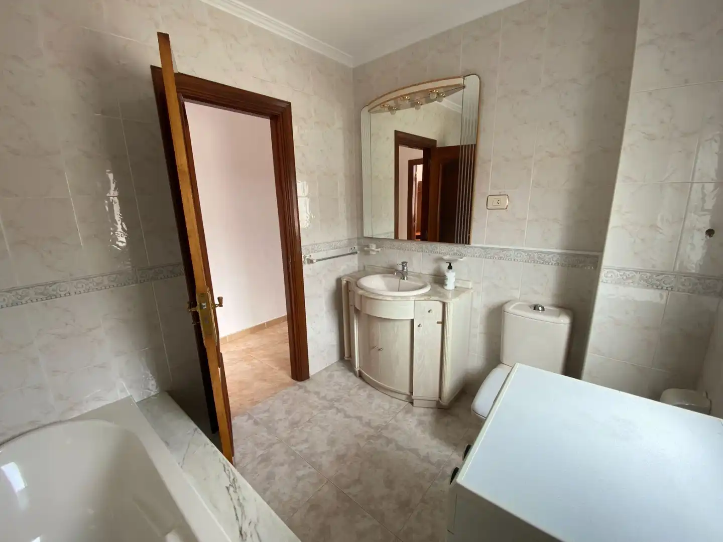 Baño de Piso en venta en Fisterra con Terraza, Trastero y Amueblado