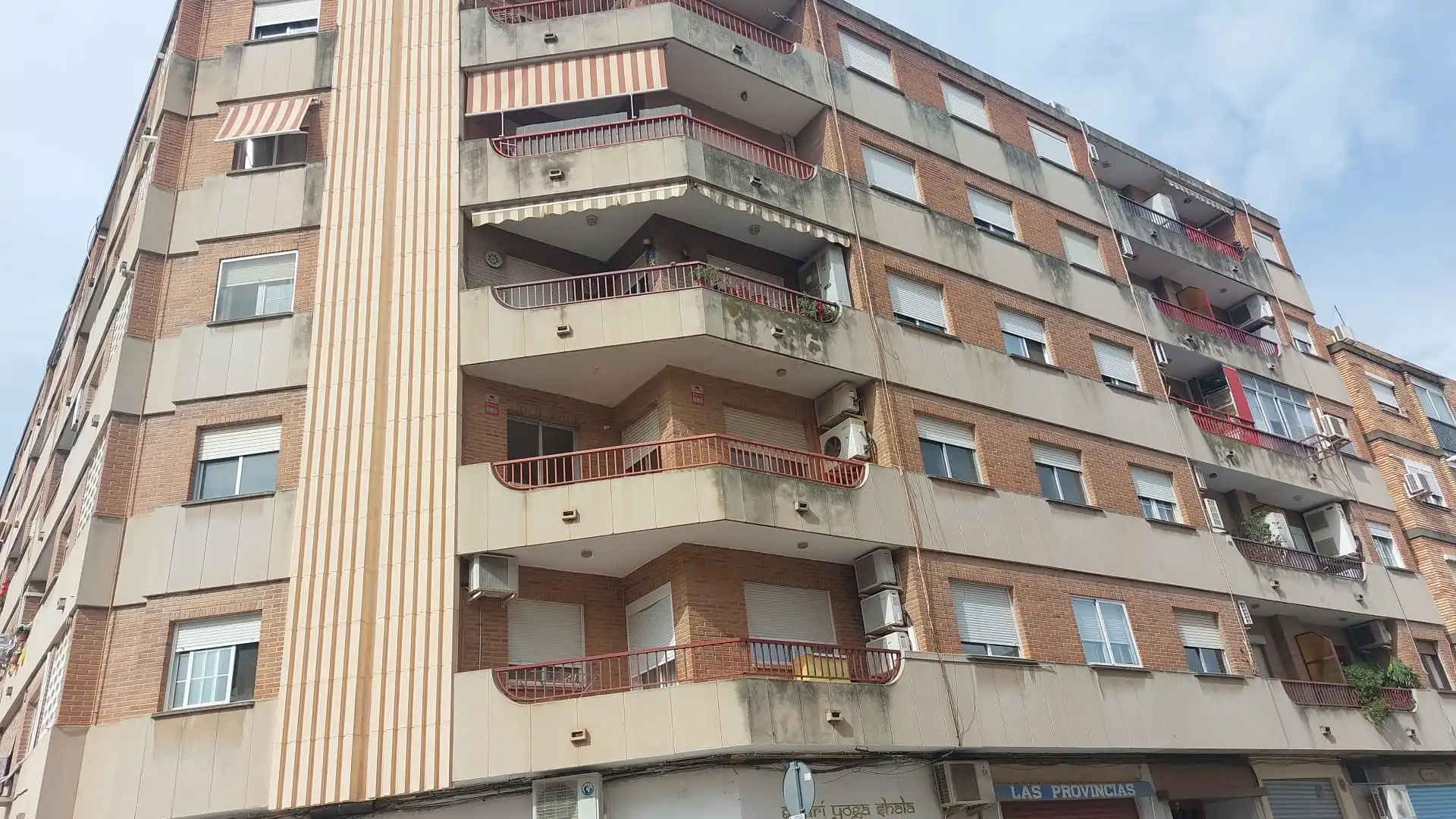 Vista exterior de Piso en venta en Tavernes Blanques con Horno y Balcón