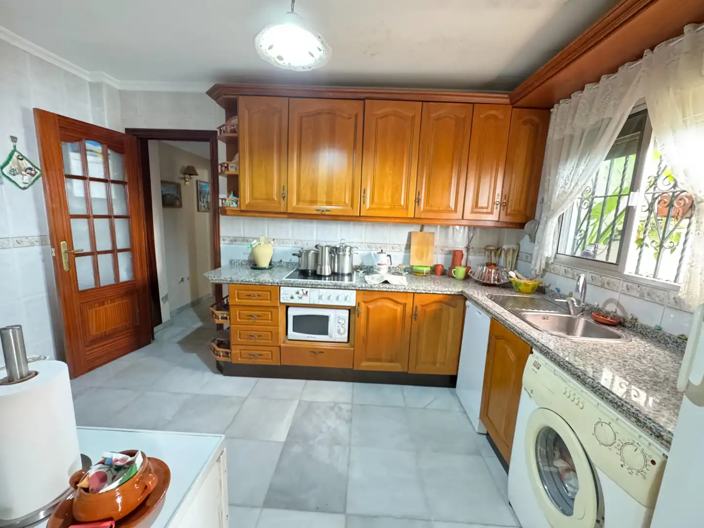 Kitchen of Houses for sale in Sevilla  with Air Conditioner, Private garden and Terrace