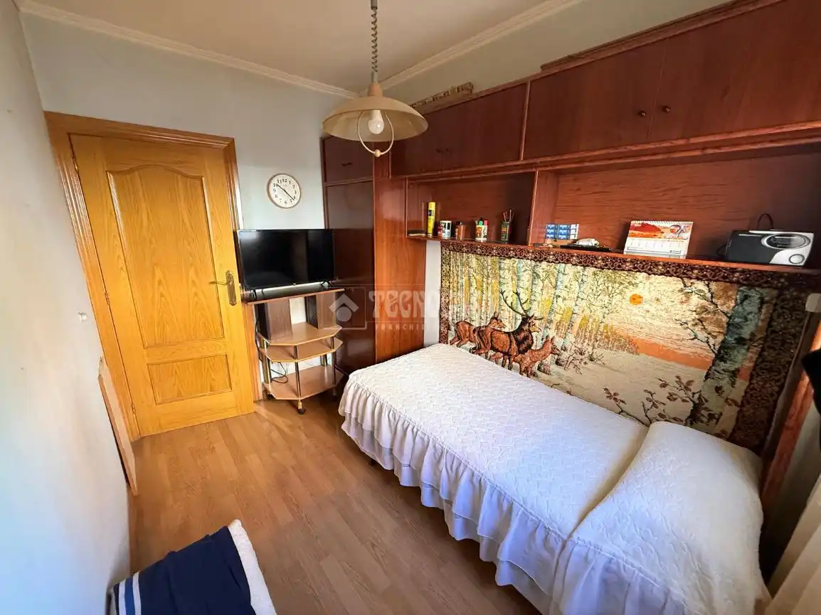 Bedroom of Flat for sale in Zaragoza  with Heating, Parquet flooring and Terrace