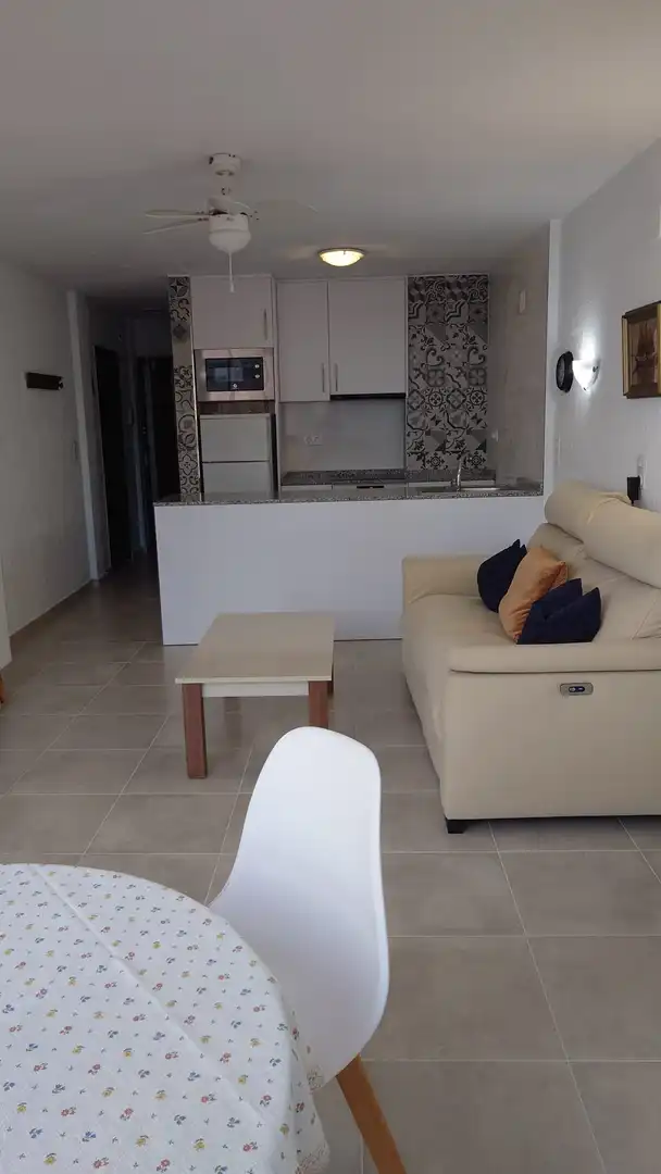 Wohnzimmer von Wohnungen zum Verkauf in Calpe / Calp mit Klimaanlage, Privatgarten und Terrasse