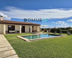 Swimming pool of Country house to rent in Sa Pobla  with Air Conditioner and Swimming Pool