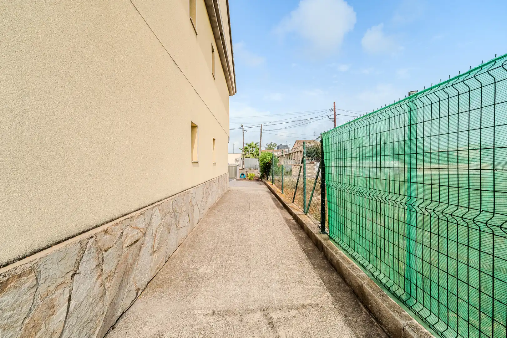 Vista exterior de Casa o xalet en venda en Deltebre amb Aire condicionat, Calefacció i Jardí privat