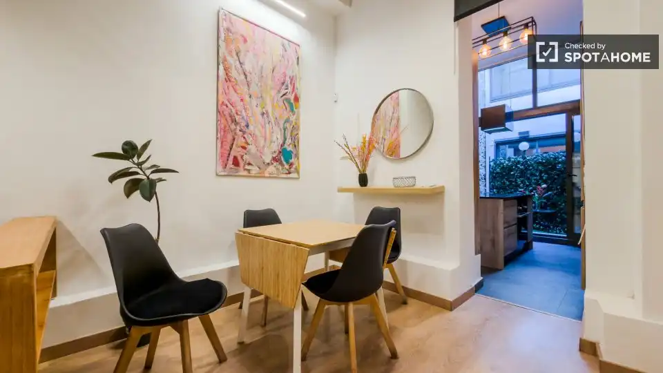 Comedor de Piso de alquiler en Barcelona con Aire acondicionado, Calefacción y Amueblado