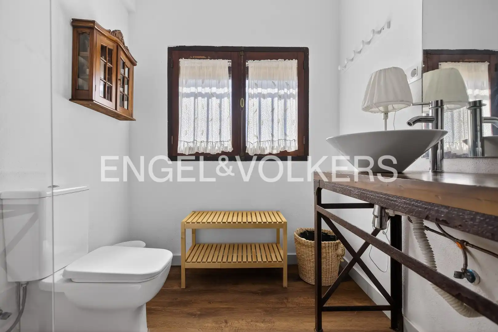 Baño de Finca rústica en venta en El Castillo de las Guardas con Aire acondicionado, Calefacción y Jardín privado