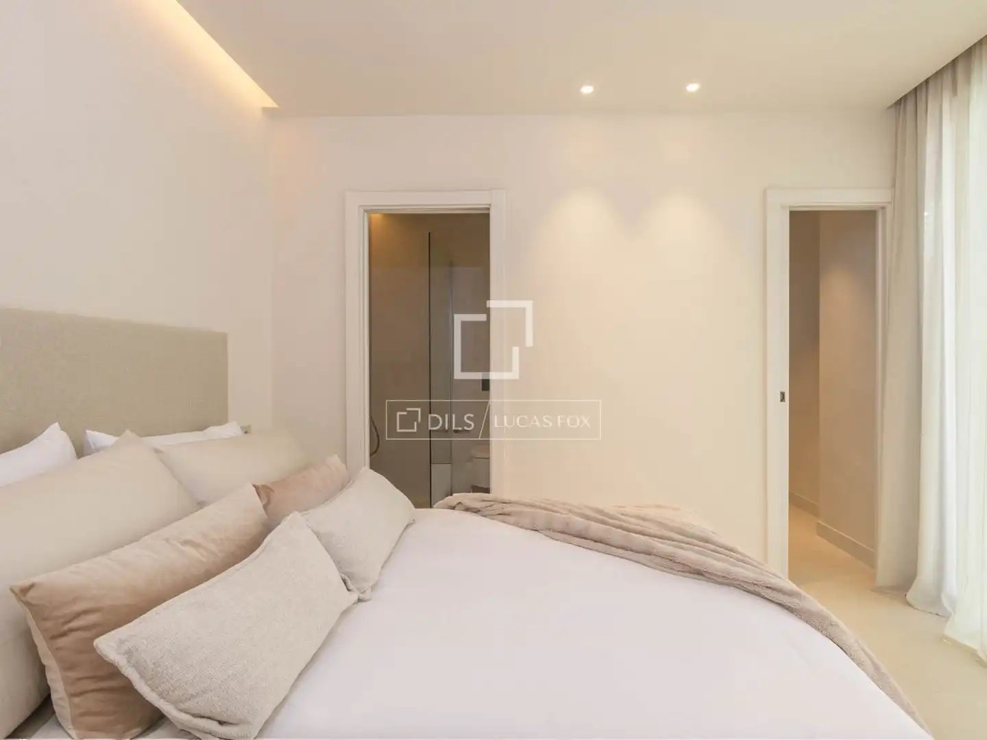 Dormitori de Casa o xalet en venda en Málaga amb Aire condicionat, Jardí privat i Traster