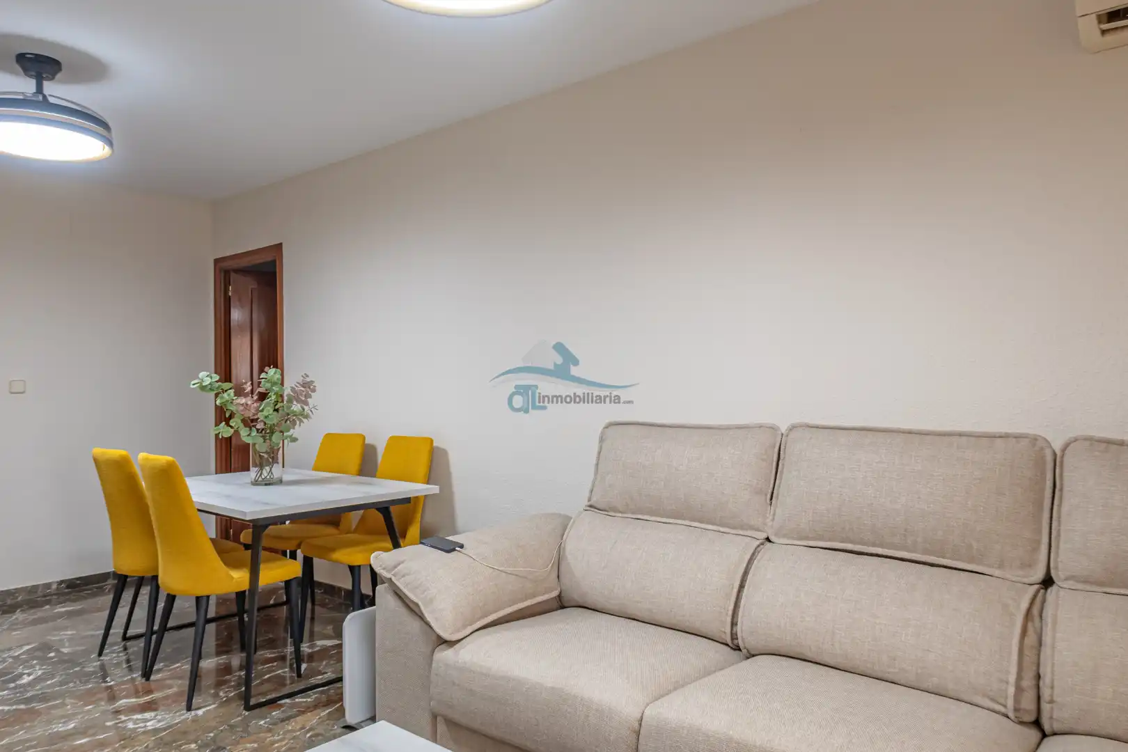 Wohnzimmer von Wohnungen zur Miete in Linares mit Klimaanlage, Heizung und Terrasse