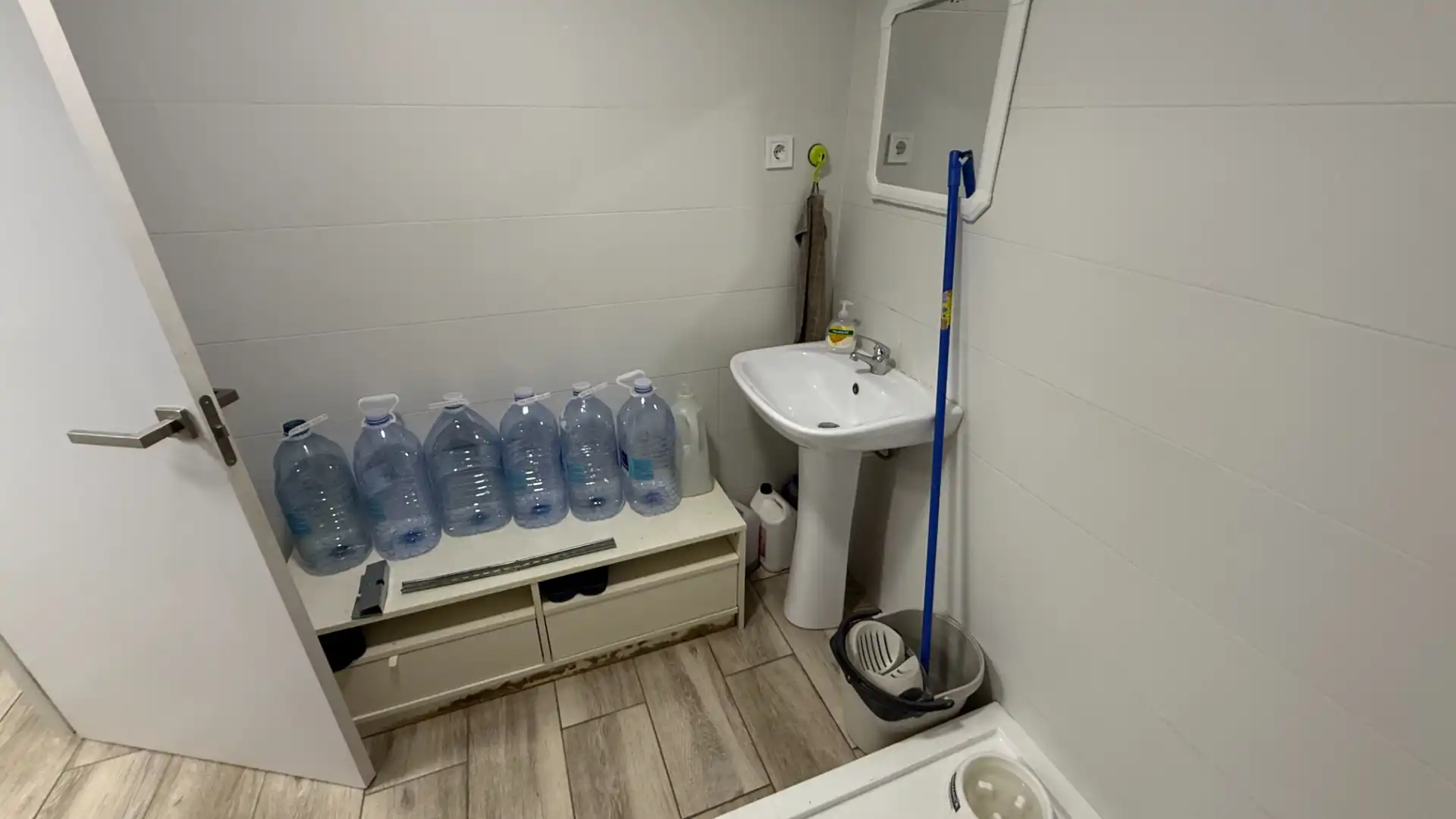 Bany de Local en venda en Barcelona amb Aire condicionat, Calefacció i Parquet