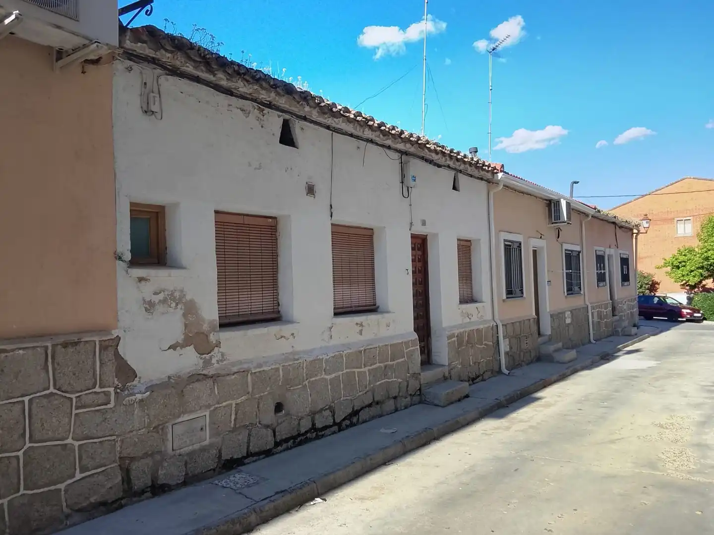 Außenansicht von Einfamilien-Reihenhaus zum Verkauf in El Hoyo de Pinares 