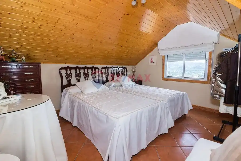 Dormitori de Casa o xalet en venda en As Neves   amb Calefacció, Jardí privat i Parquet
