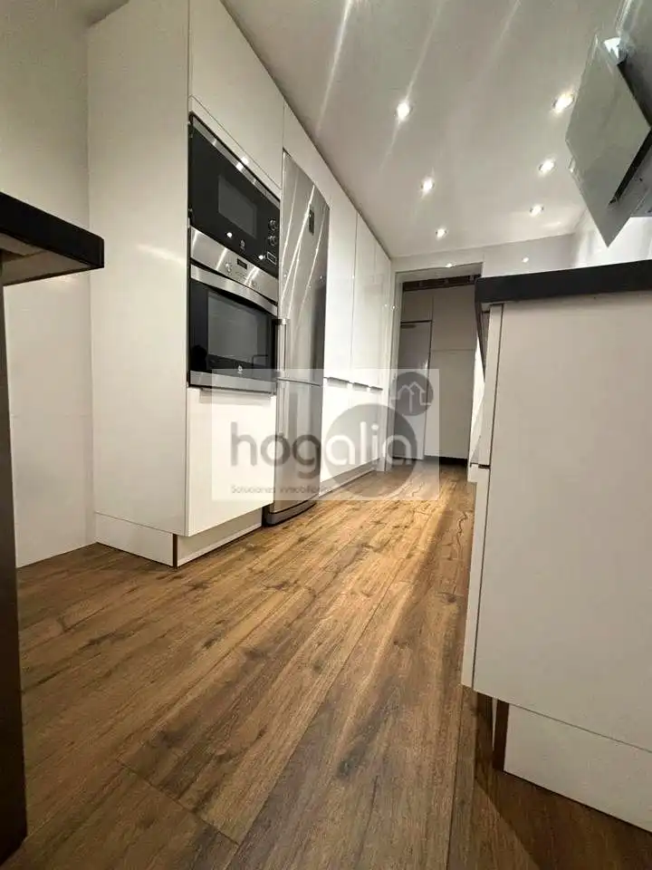 Küche von Wohnung zum Verkauf in Sevilla mit Klimaanlage, Terrasse und Gemeinschaftspool
