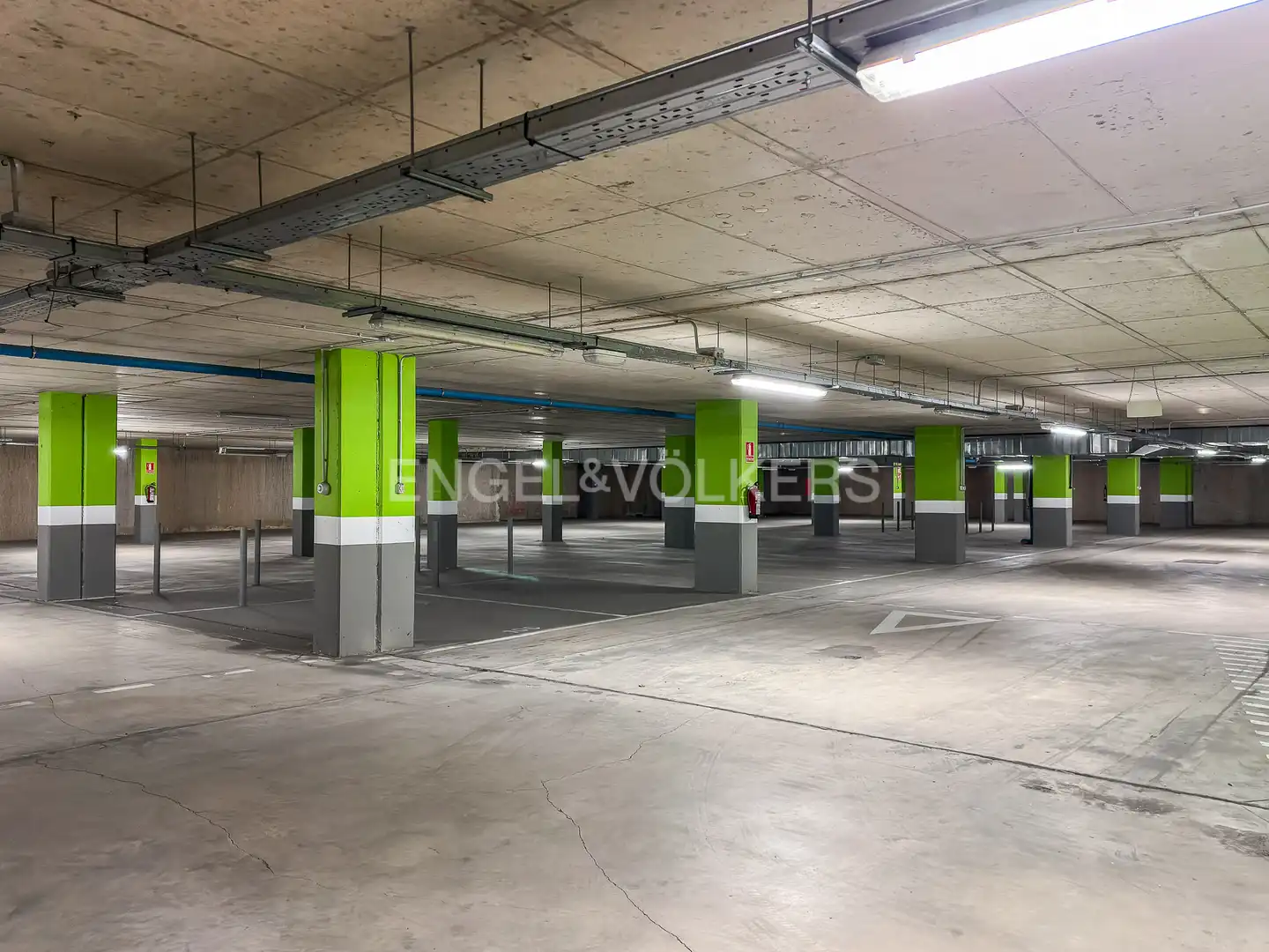 Parkplatz von Gebäude zum Verkauf in Sant Cugat del Vallès
