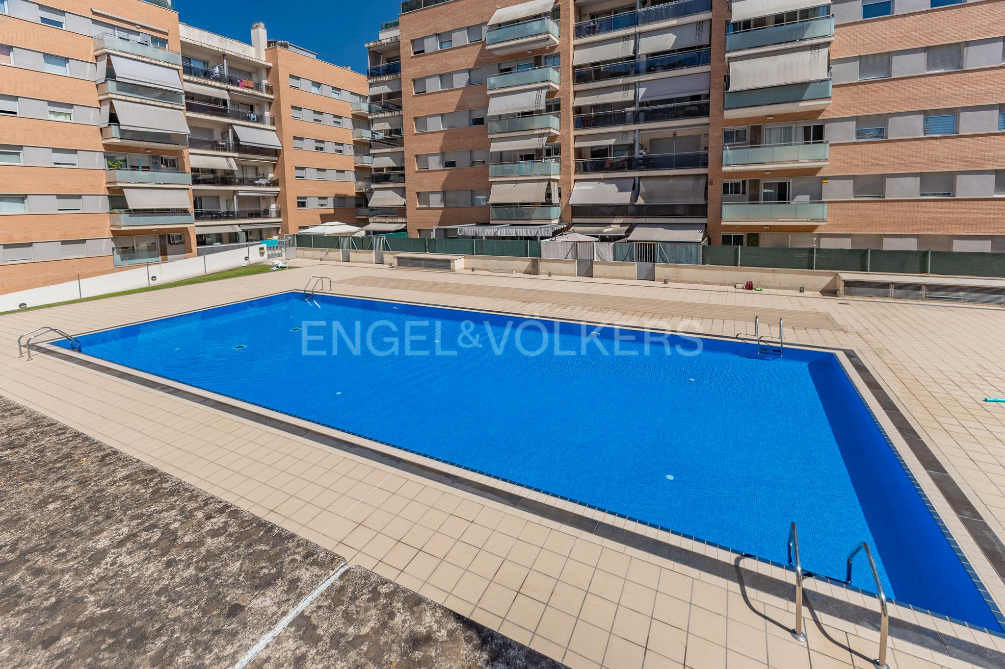 Piscina de Apartament en venda en Montornès del Vallès amb Aire condicionat, Calefacció i Parquet