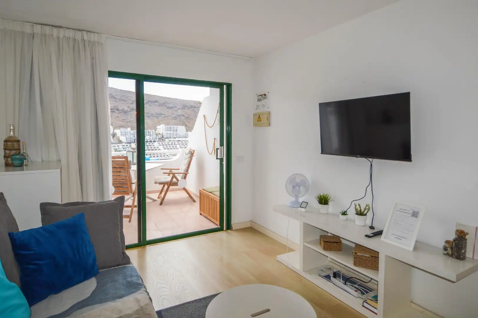 Sala d'estar de Apartament en venda en Mogán amb Terrassa, Moblat i Piscina comunitària