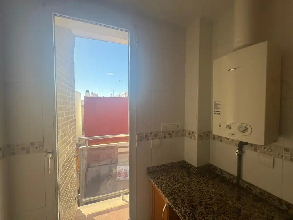 Cocina de Piso de alquiler en Paterna con TV y Balcón