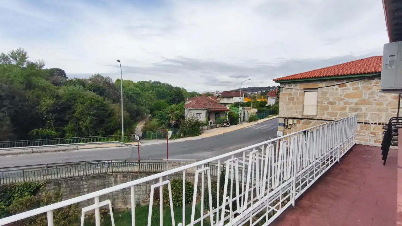 Vista exterior de Piso de alquiler en Ourense Capital  con Calefacción, Amueblado y Balcón