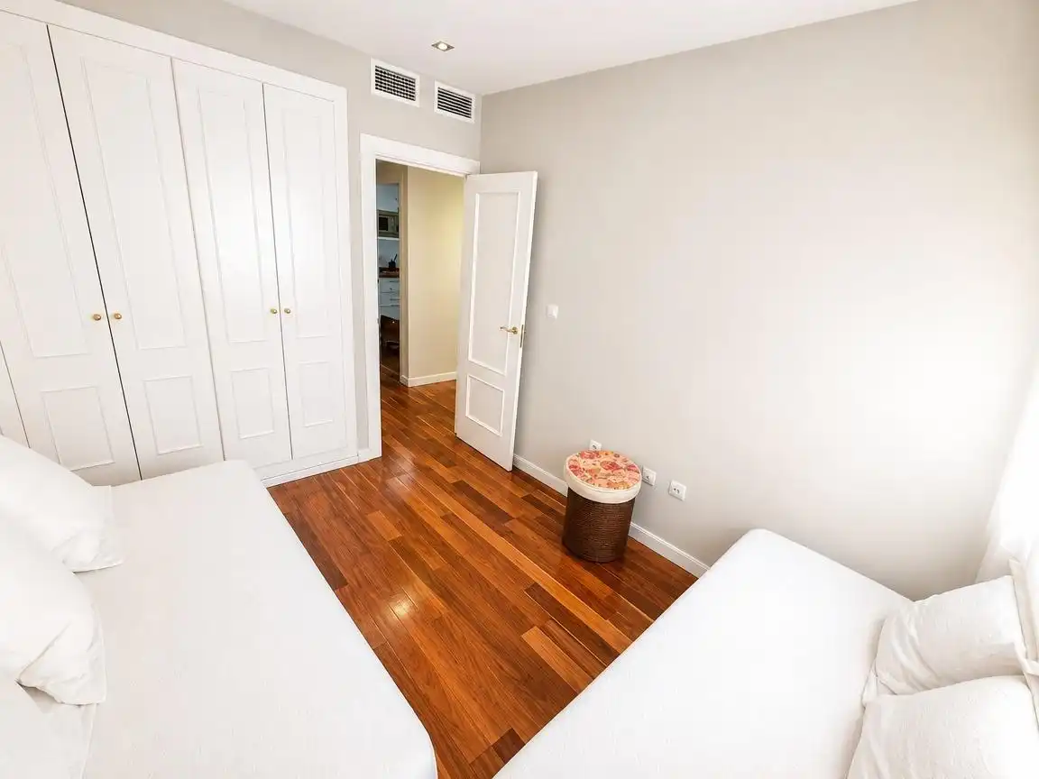 Schlafzimmer von Wohnung zur Miete in Alicante / Alacant mit Parkett und Möbliert