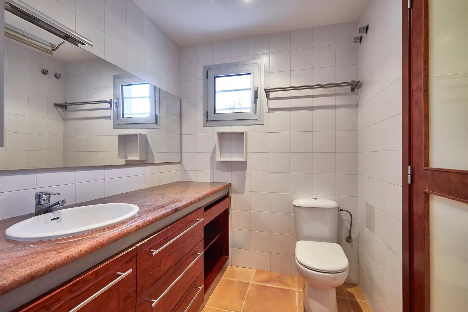 Badezimmer von Haus oder Chalet zum Verkauf in Premià de Dalt mit Klimaanlage, Heizung und Privatgarten