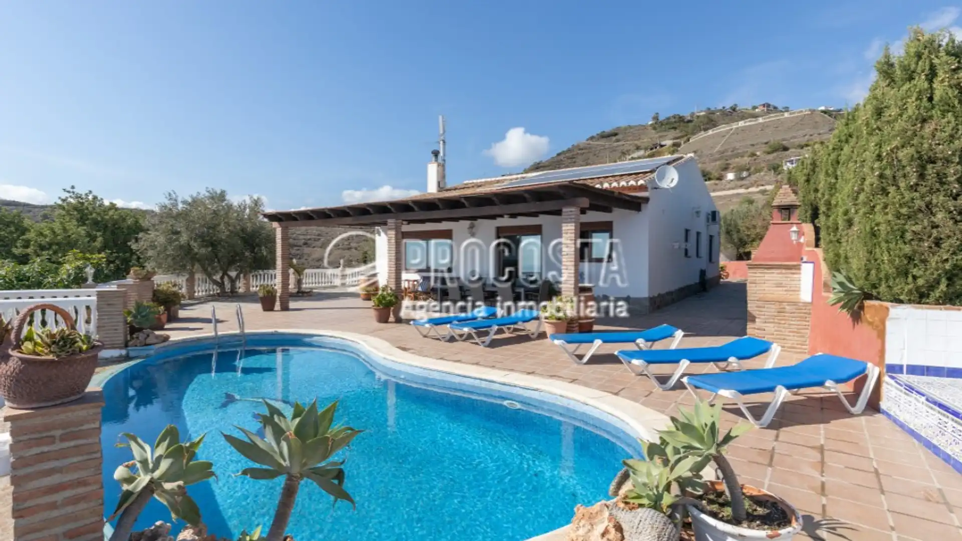 Exterior view of Houses for sale in Almuñécar  with Air Conditioner, Private garden and Terrace