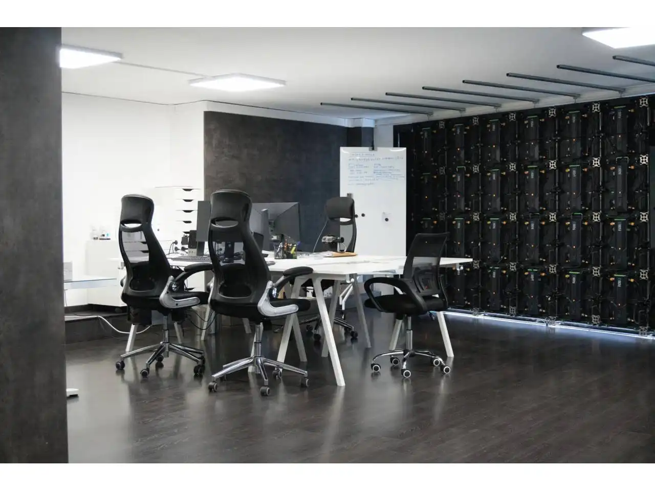 Commercial properties for rent in Manresa  with Air Conditioner and Alarm