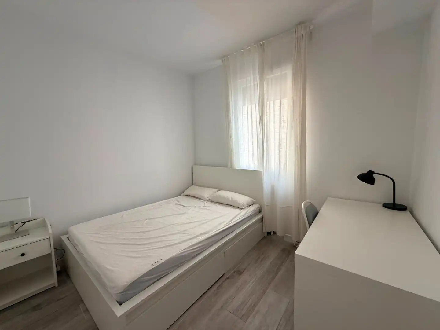 Bedroom of Flat for sale in Madrid  with Air Conditioner, Heating and Storage room