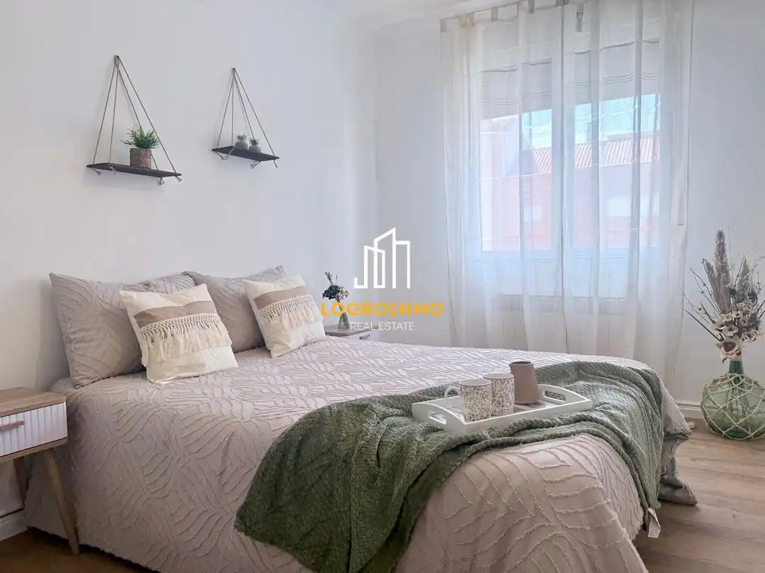 Bedroom of Flat for sale in  Logroño  with Heating, Storage room and Furnished