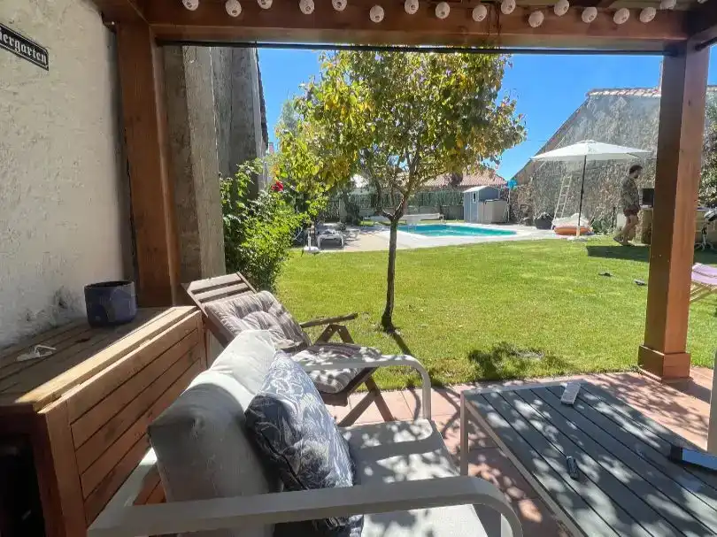 Terrassa de Casa o xalet en venda en Frades de la Sierra amb Piscina