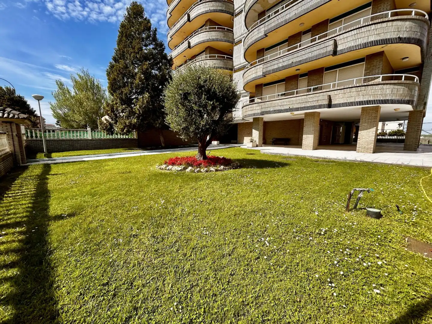 Vista exterior de Pis en venda en Laredo amb Calefacció i Terrassa