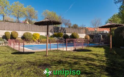 Swimming pool of Single-family semi-detached for sale in Valdemoro  with Air Conditioner and Terrace