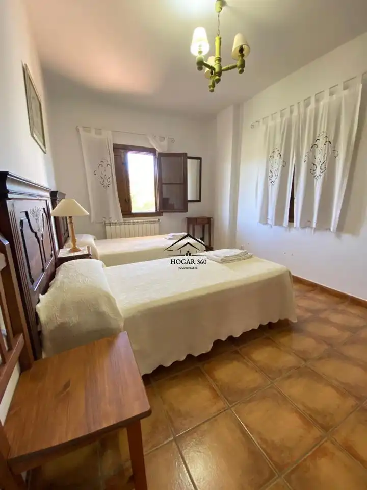 Dormitori de Finca rústica en venda en Valencia de Alcántara amb Jardí privat, Terrassa i Piscina