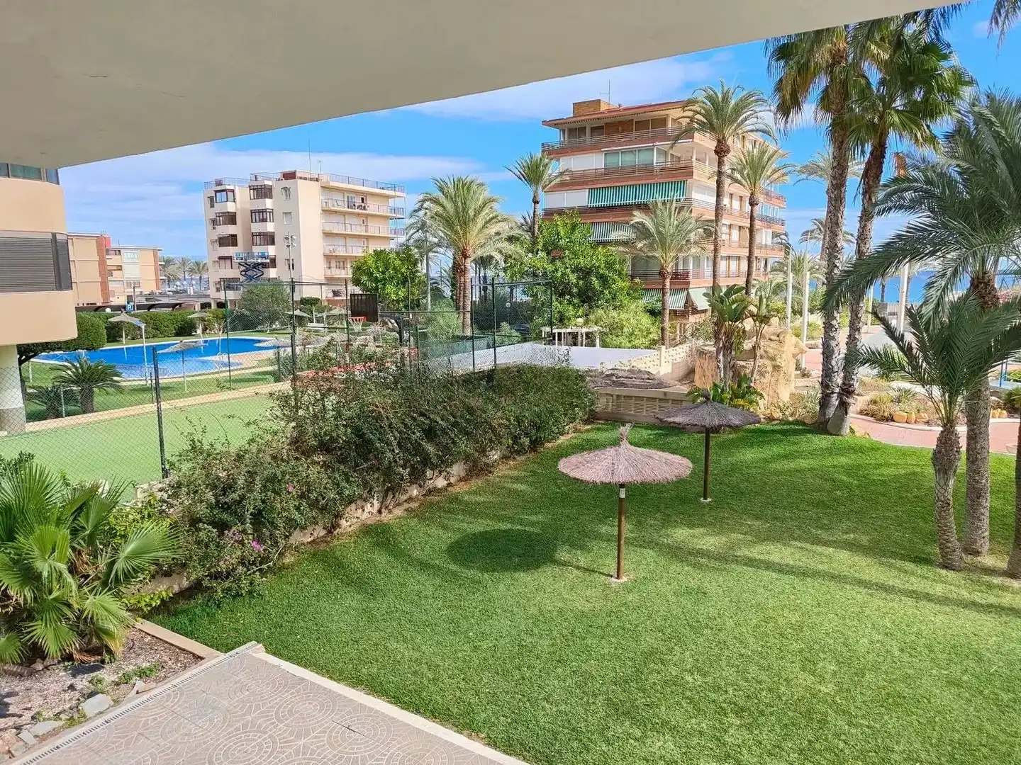 Vista exterior de Pis de lloguer en Alicante / Alacant amb Aire condicionat, Calefacció i Piscina