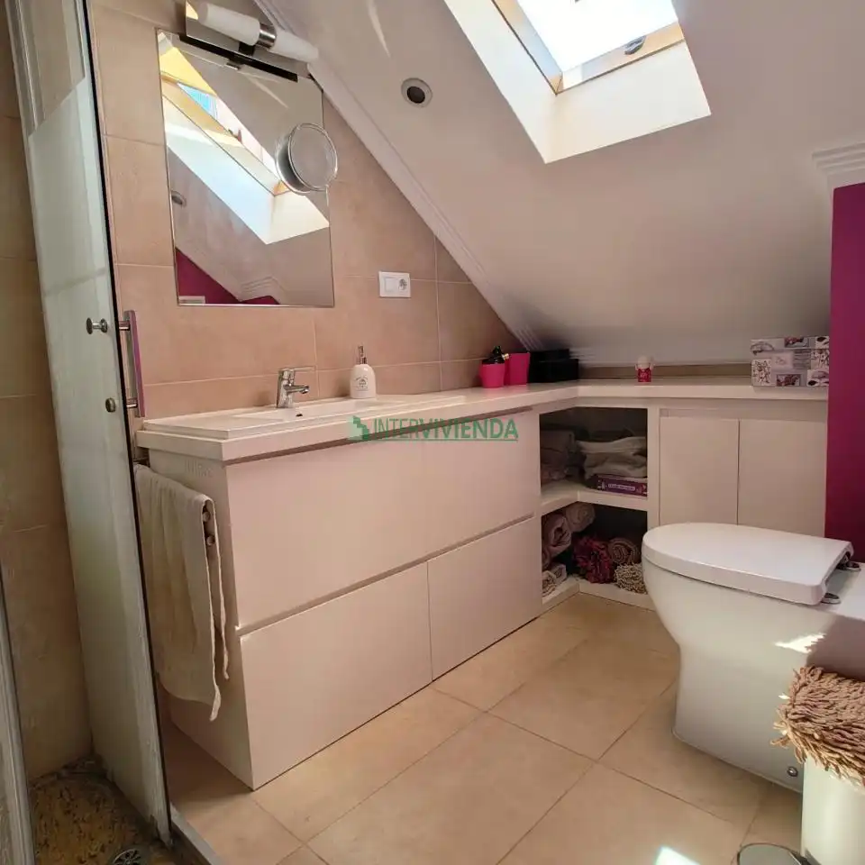 Baño de Casa adosada en venta en Vigo  con Calefacción, Terraza y Trastero