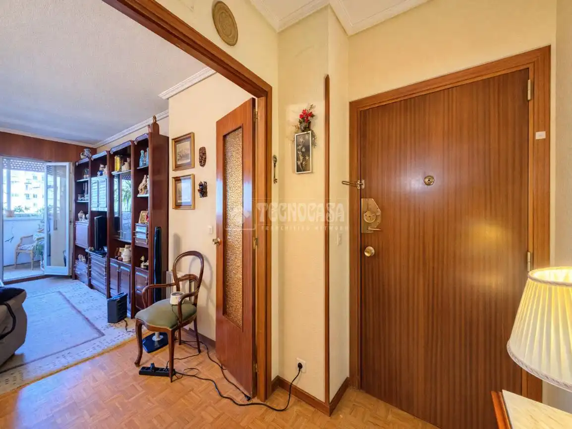 Wohnung zum Verkauf in Madrid mit Heizung, Privatgarten und Schwimmbad