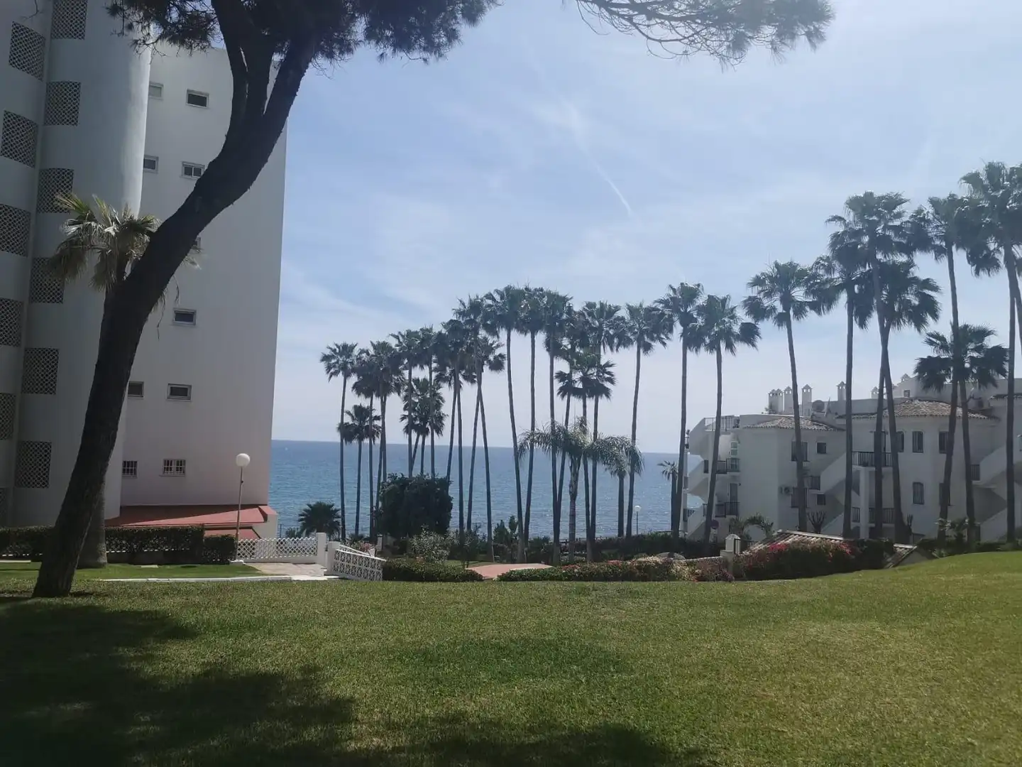 Vista exterior de Estudi en venda en Marbella amb Aire condicionat, Jardí privat i Moblat