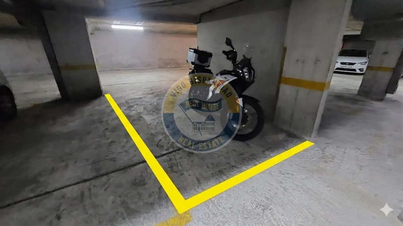 Parking de Piso en venta en Vigo  con Calefacción, Parquet y Trastero